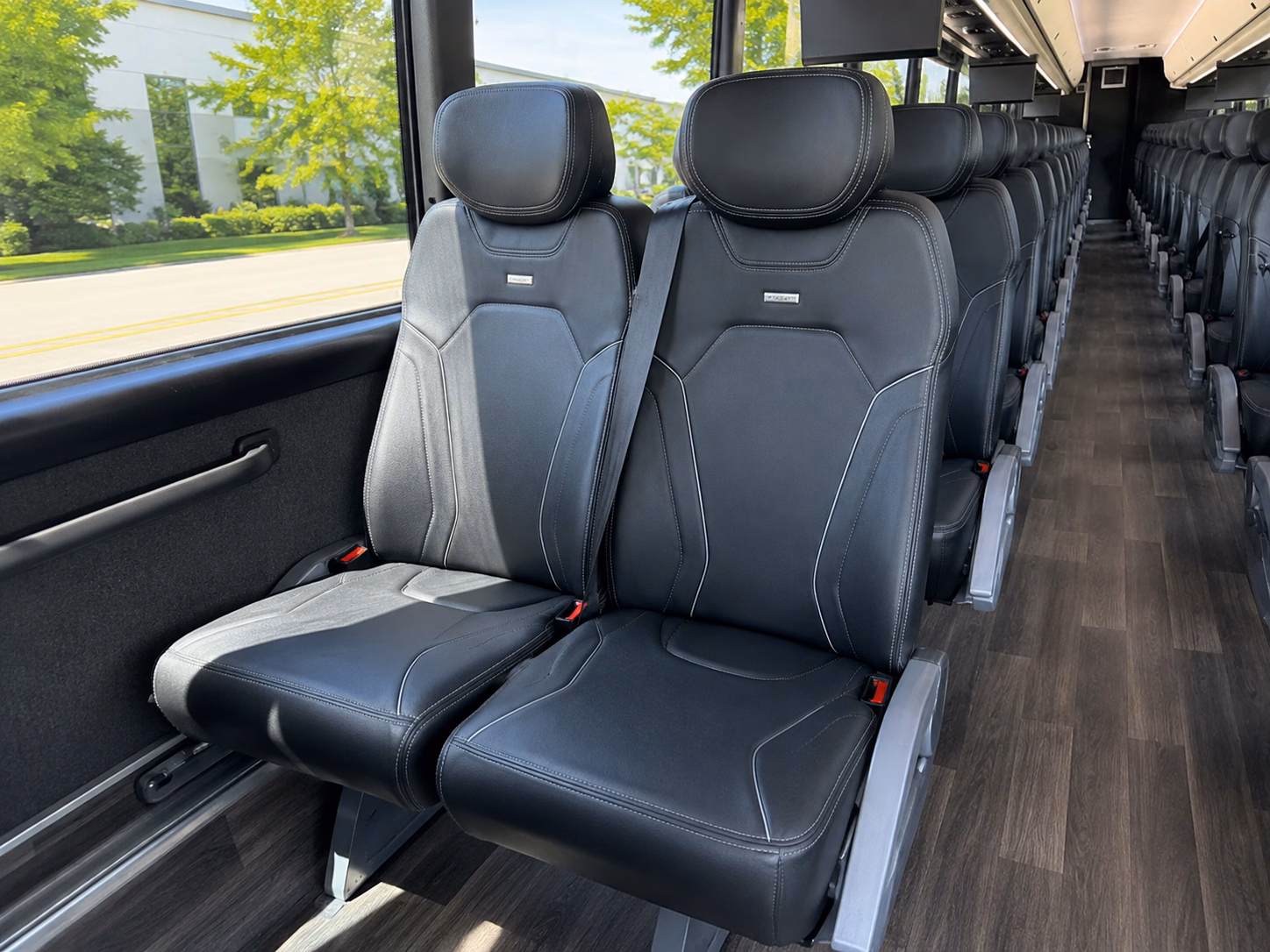 charter buses for waco ranch and barn wedding venues